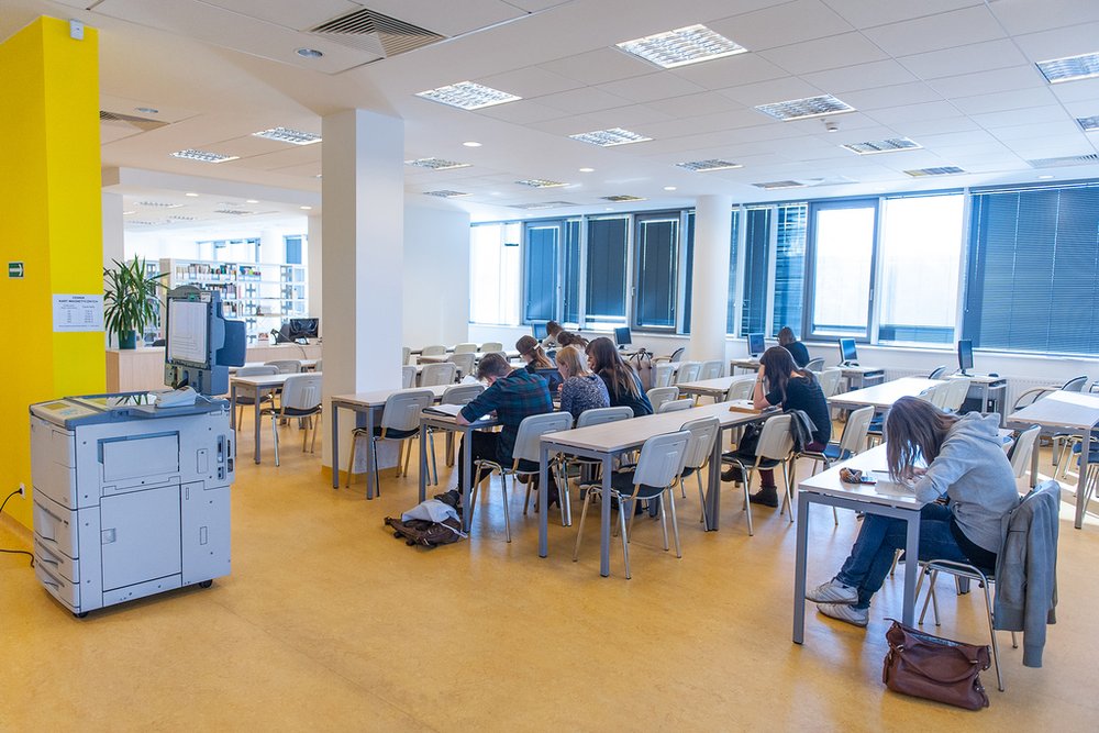 wnętrze biblioteki