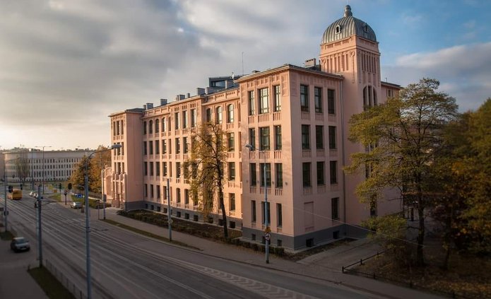 UŁ